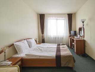 Отель Hotel Kamena Pamporovo by Asteri Hotels Пампорово Двухместный номер с 1 кроватью или 2 отдельными кроватями-1